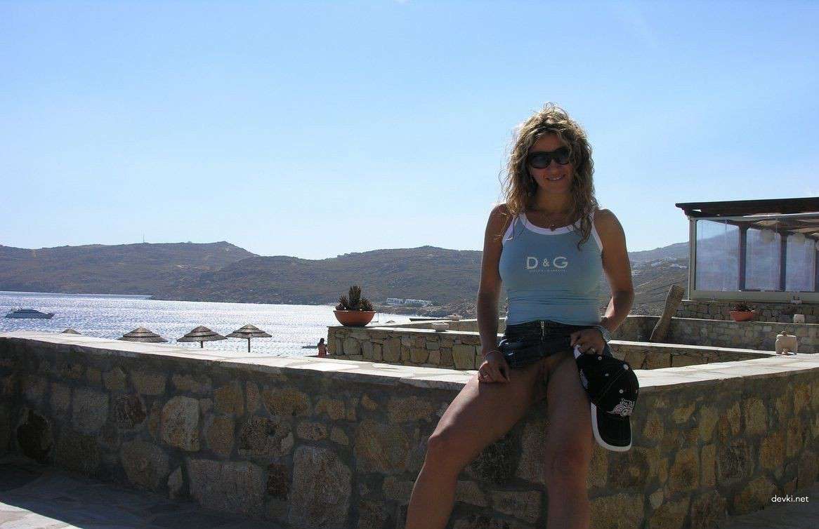 Amateur Slut Shows Pussy and Sucks Cock - Explicit Homemade Porn