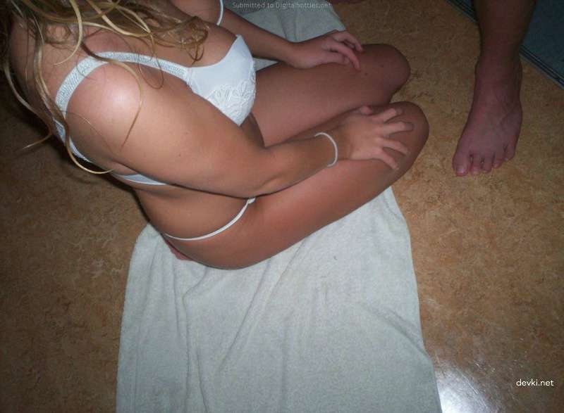 Ravishing Shaved Pussy Fucked Hard - Amateur Porn XXX