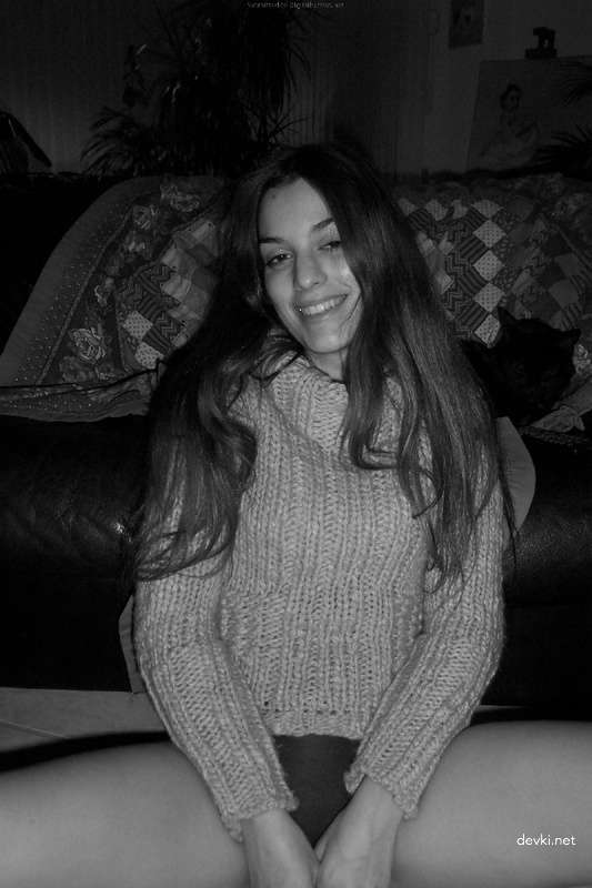 Long-Haired Girlfriend Amateur Sex Photos