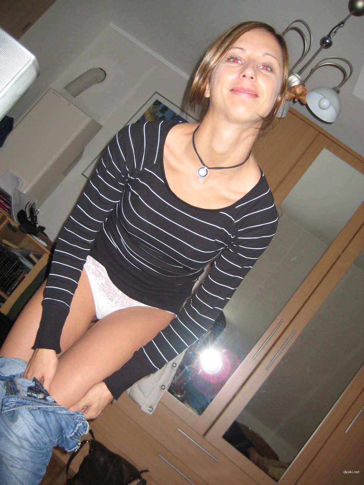 Slim Teen Amateur Porn Pics - Explicit Private Erotic Photos