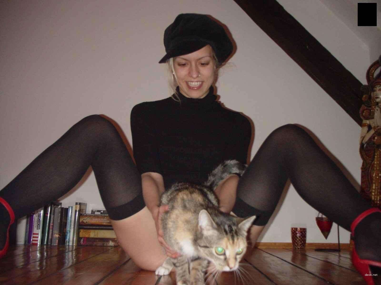 Hot Amateur Wife with Small Tits in Explicit Sex Photos