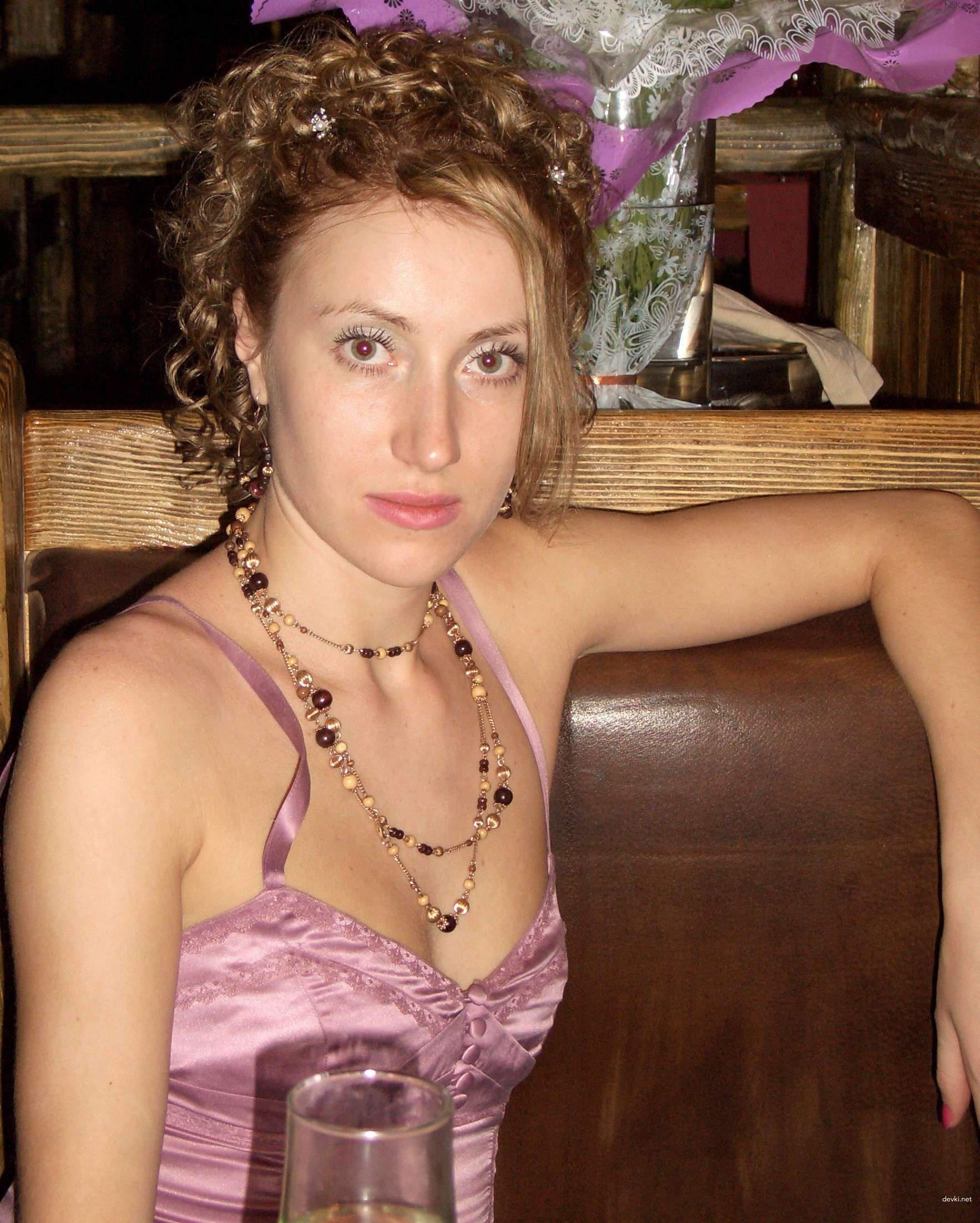 Amateur Girl Stretching Her Holes in Explicit Porn Photos