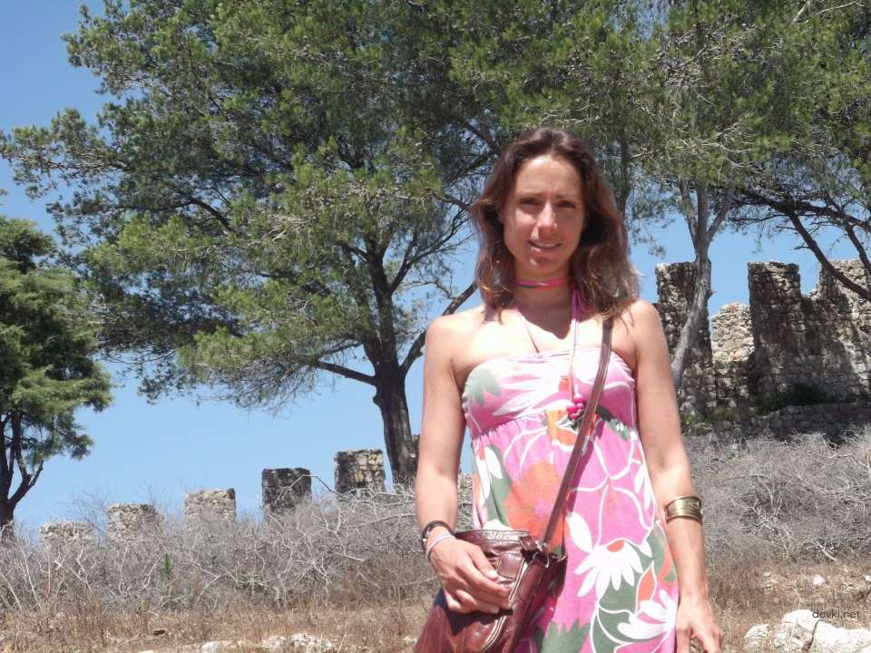 Amateur Babe Fucks Herself with Huge Dildo - Explicit Solo Masturbation