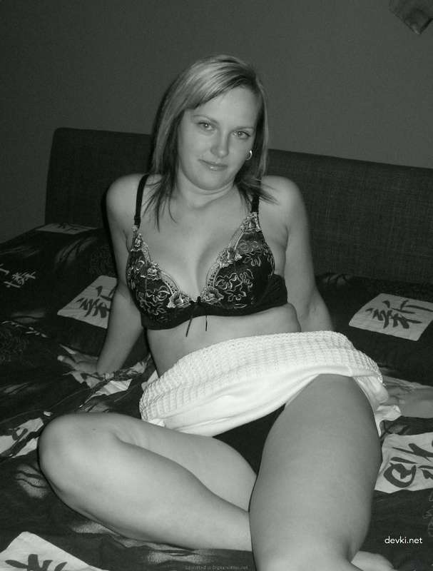 Explicit Amateur Porn: Hot Pink Pussy Sex