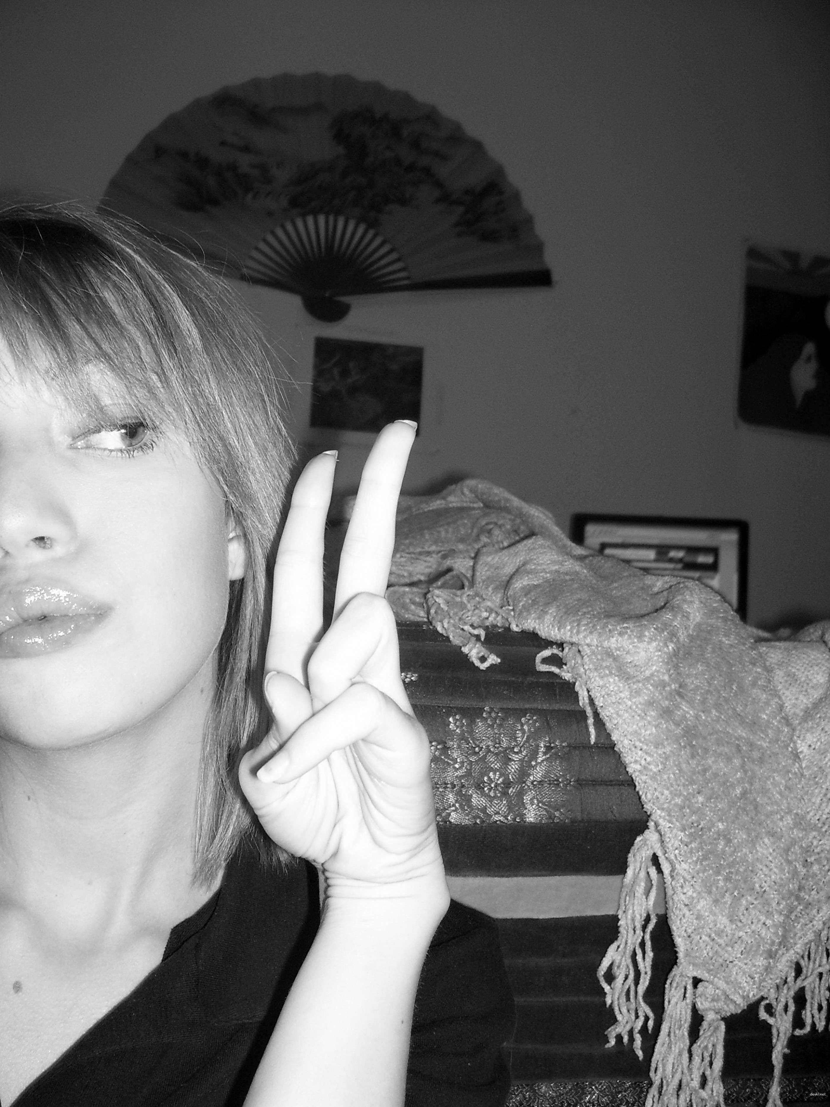 Young girl masturbates her clit - Explicit amateur porn photo