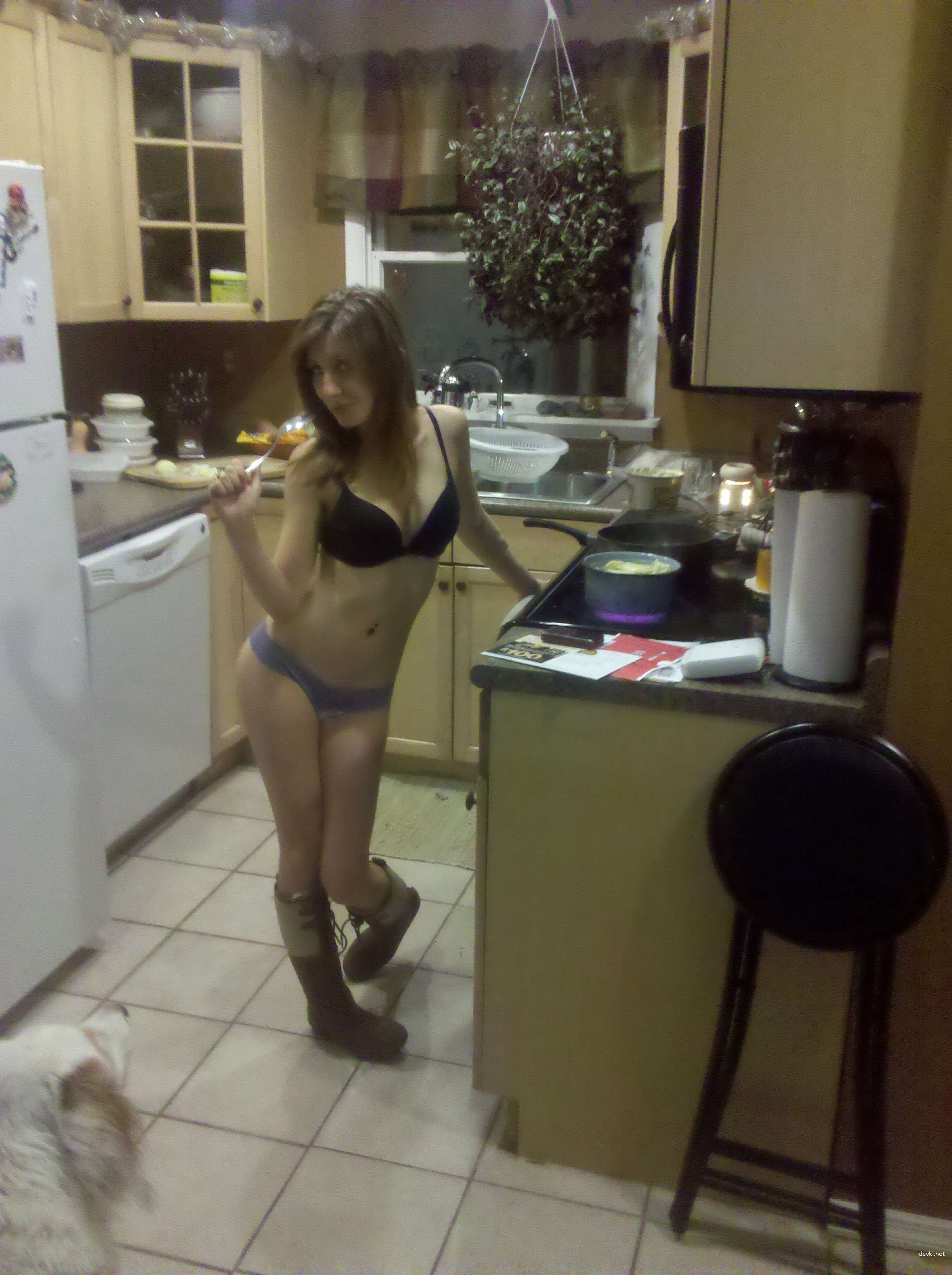 Hot Topless Girl with Amazing Body - Private Amateur Photo