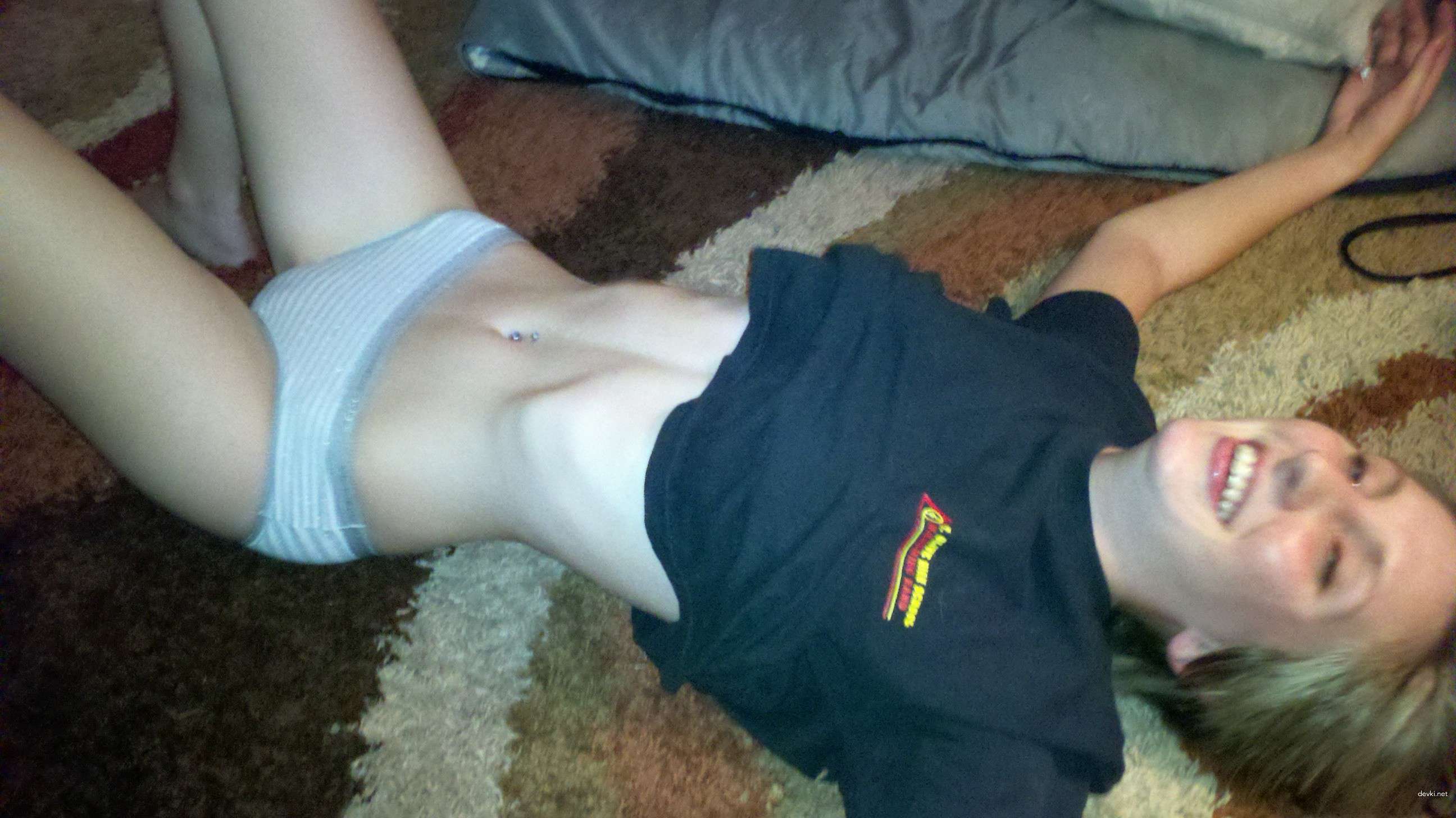 Hot Topless Girl with Amazing Body - Private Amateur Photo