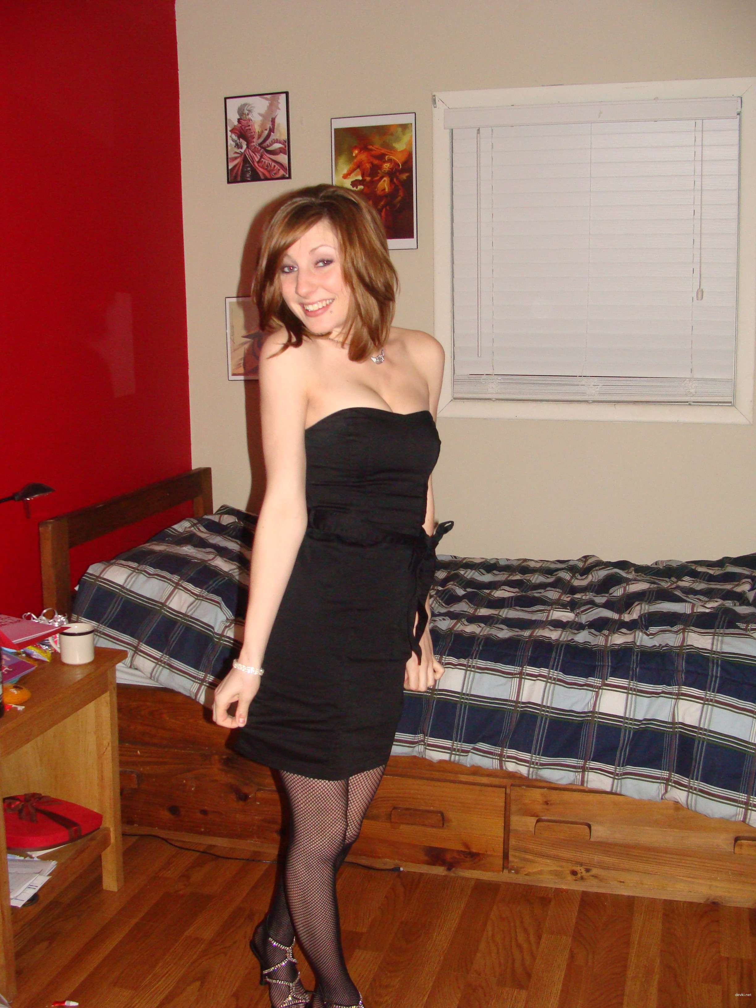 Hot Topless Girl with Amazing Body - Private Amateur Photo