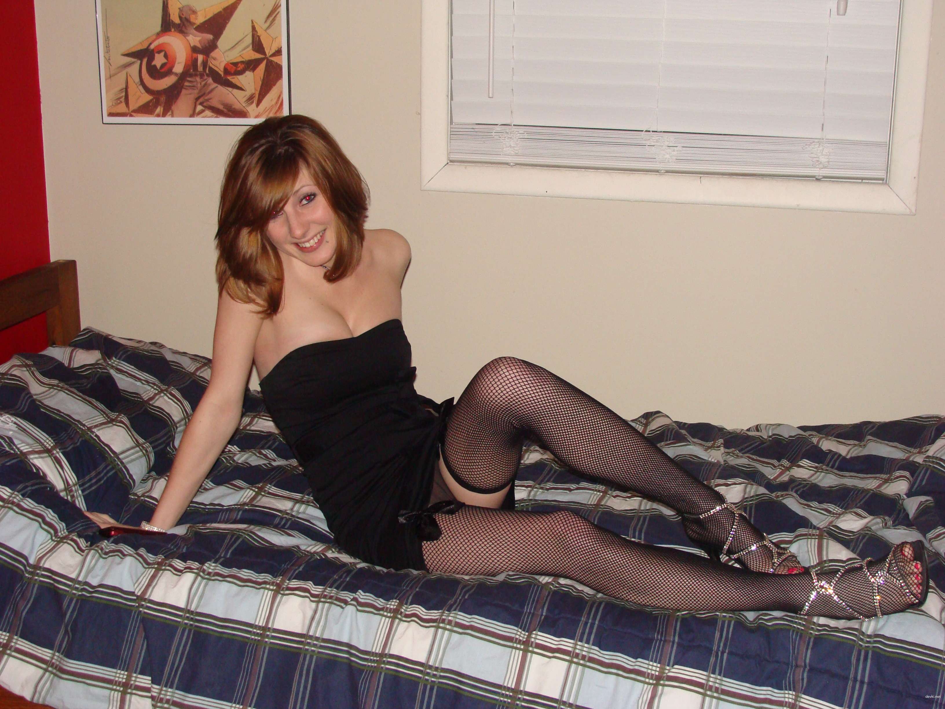 Hot Topless Girl with Amazing Body - Private Amateur Photo