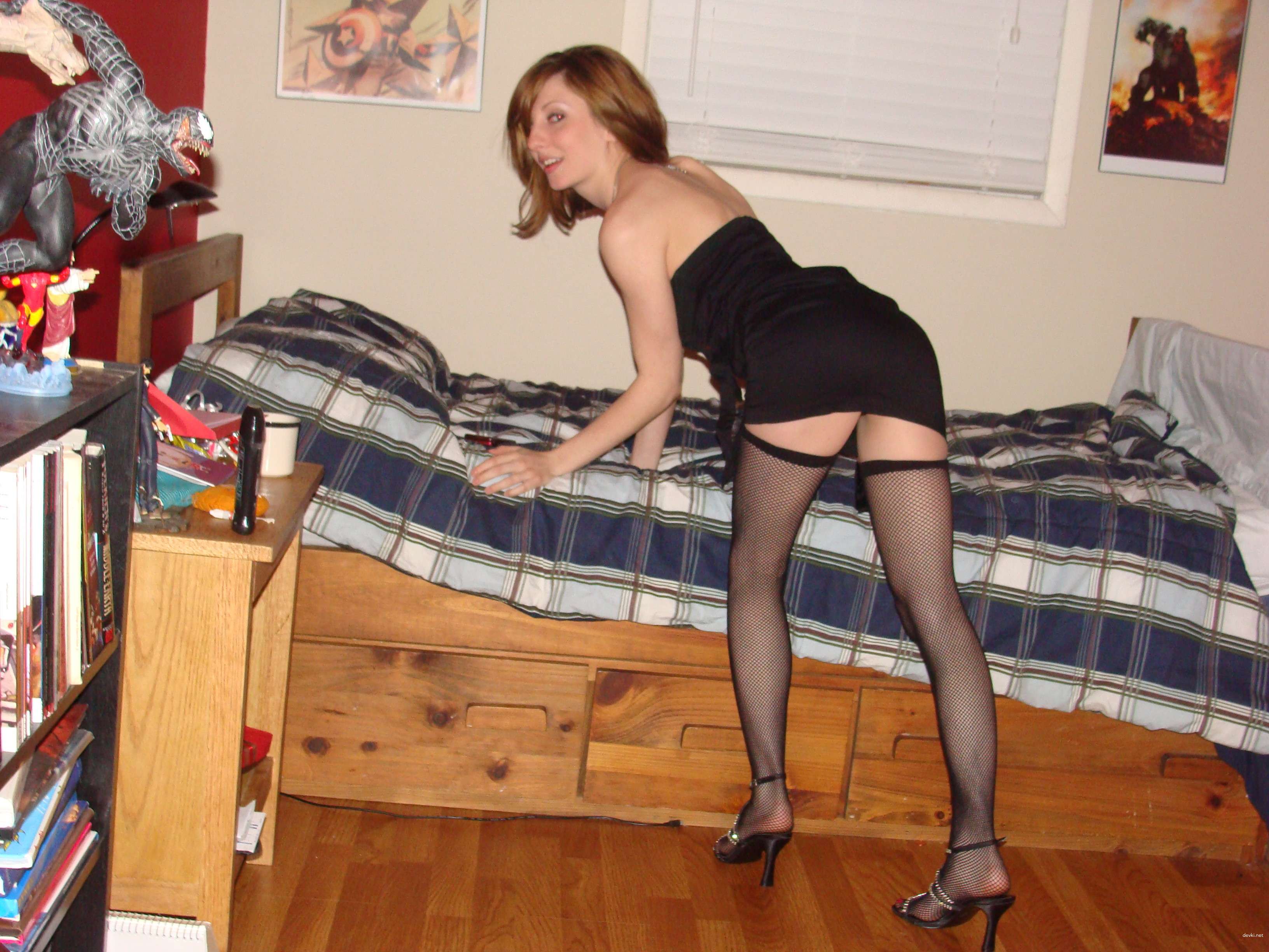 Hot Topless Girl with Amazing Body - Private Amateur Photo