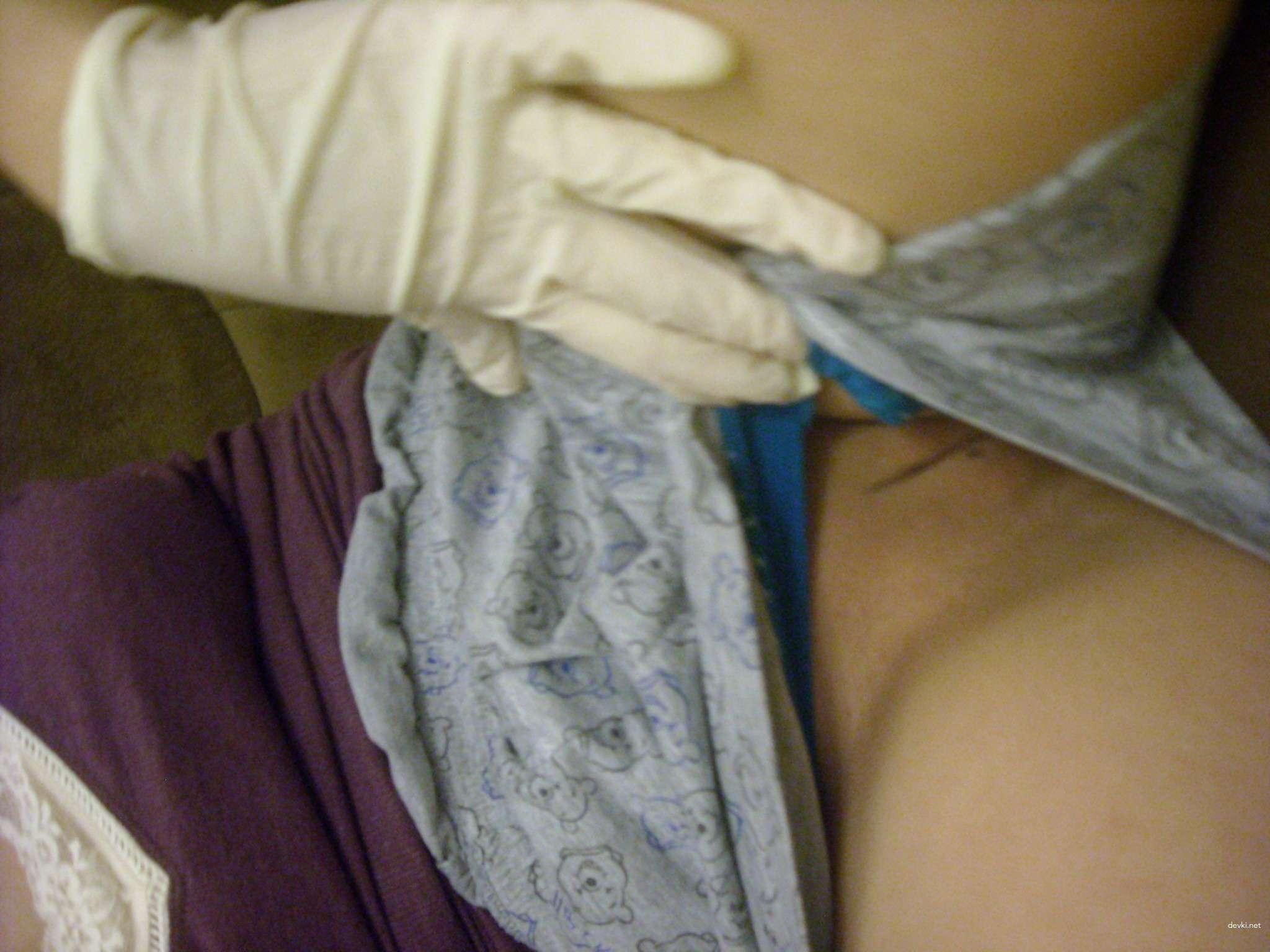 Sexy amateur babe flaunts her bare ass in explicit porn pic