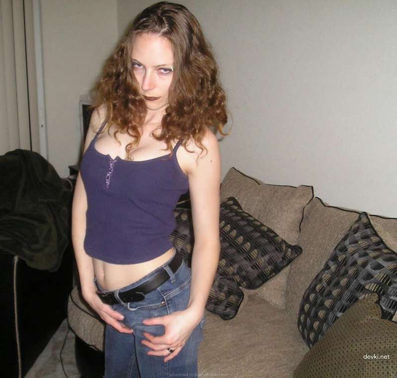 Skinny Amateur Porn: Explicit Photos of Thin Girl in Action