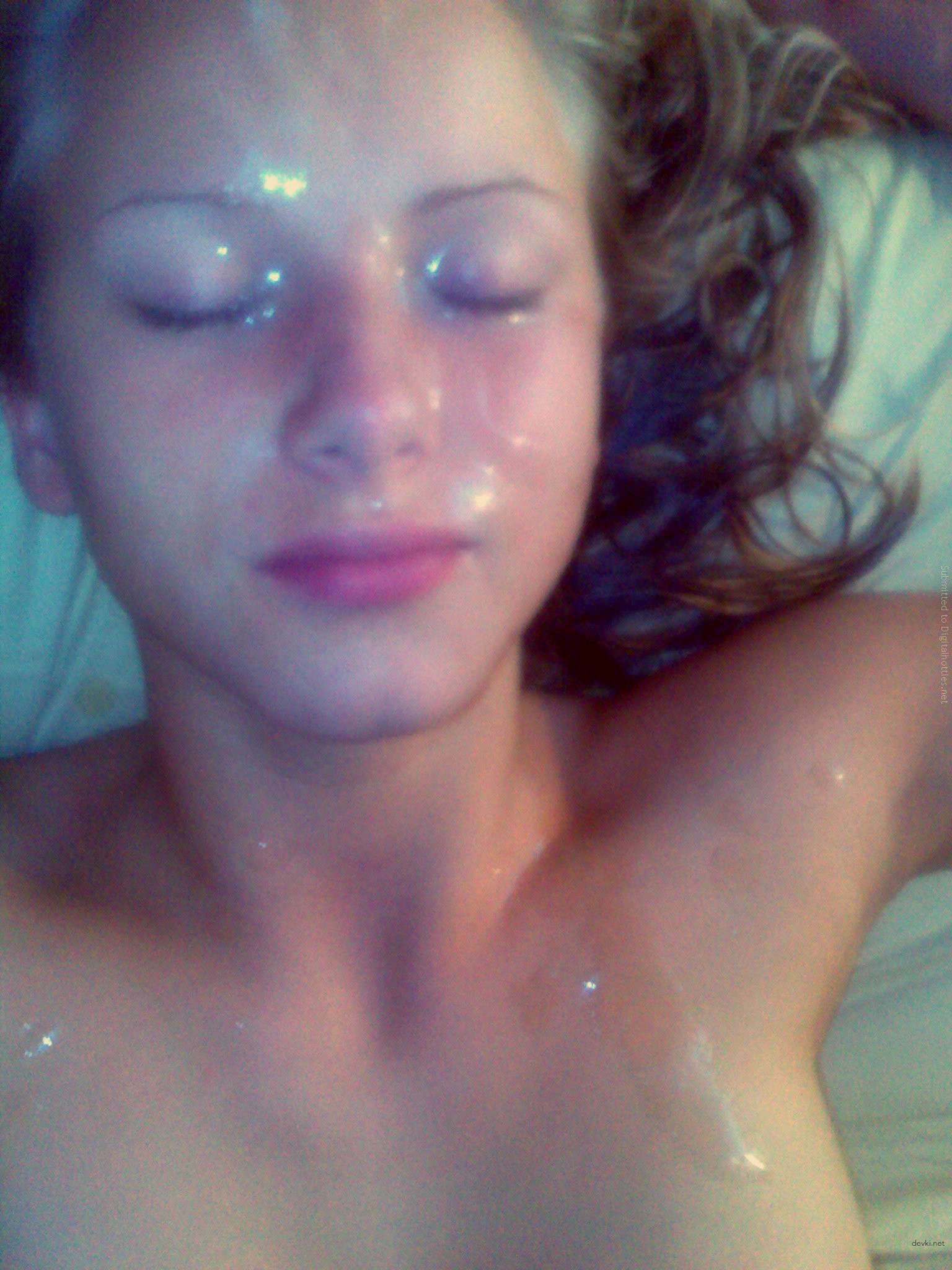 Hot babe sucks dick and fucks herself - Amateur porn photo