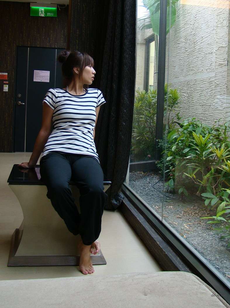 Hot Asian Amateur Sucks Big Cock in Private Porn Photo Shoot