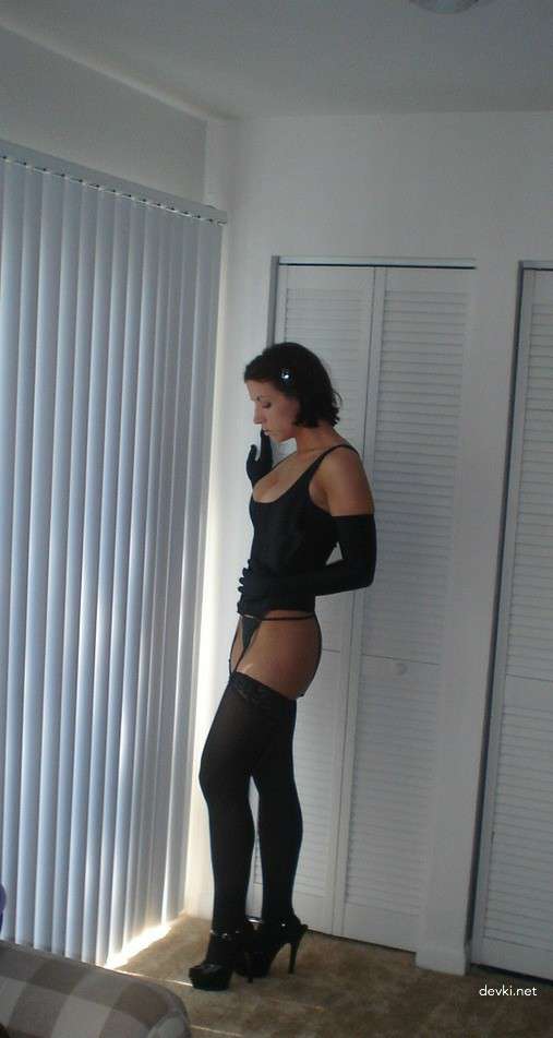 Amateur Explicit Photo of Stunning Woman Posing Perfectly