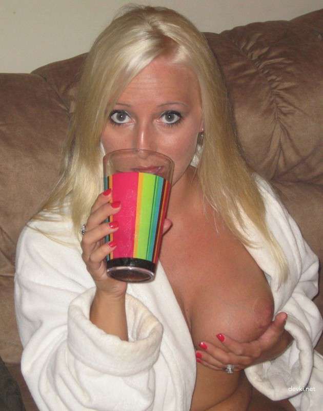 Drunk Slut Amateur Porn Pics: Explicit XXX Photos of a Horny Party Girl