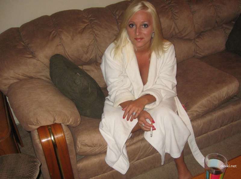 Drunk Slut Amateur Porn Pics: Explicit XXX Photos of a Horny Party Girl