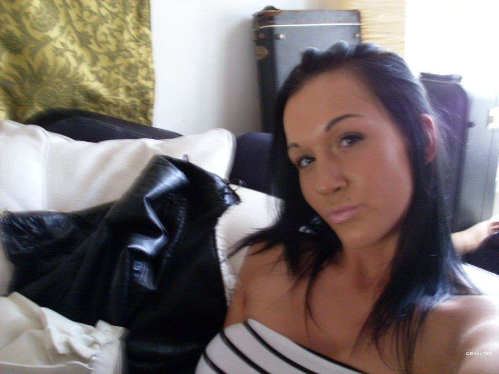 Private Amateur Group Porn with Horny Girlfriends - Explicit Threesome Action