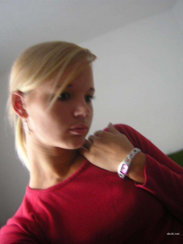 Hot Amateur Porn: Cute Girl's Private Explicit Photos