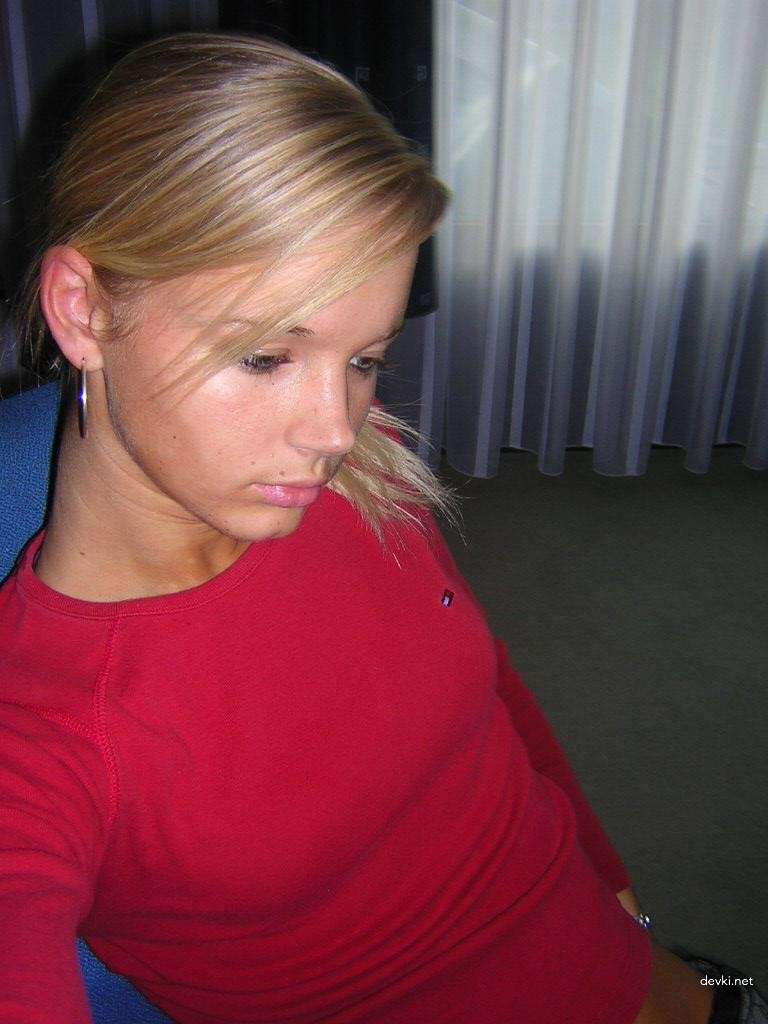 Hot Amateur Porn: Cute Girl's Private Explicit Photos