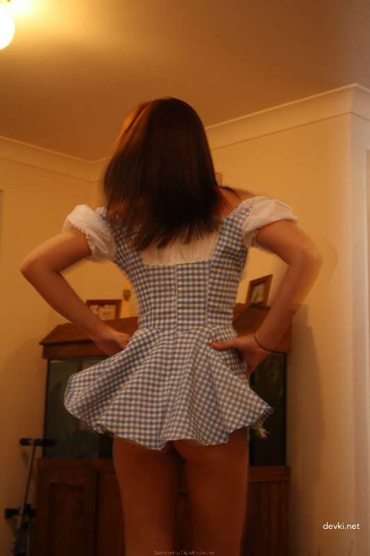 Sexy Girlfriend's Explicit Strip Tease Amateur Porn Photos