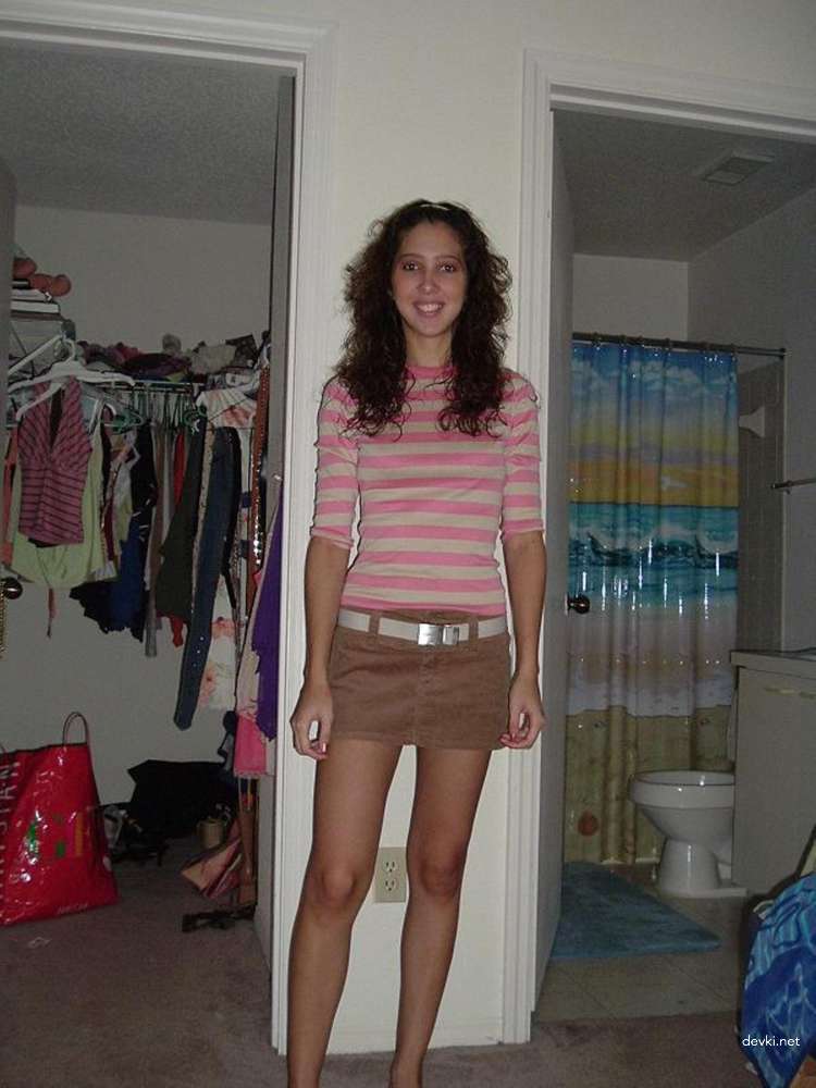 Amateur Girl Nude Posing and Blowjob in Private Porn Photos