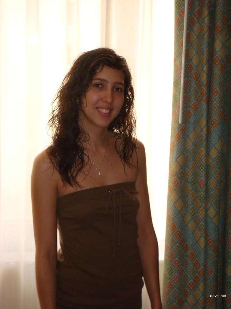 Amateur Girl Nude Posing and Blowjob in Private Porn Photos