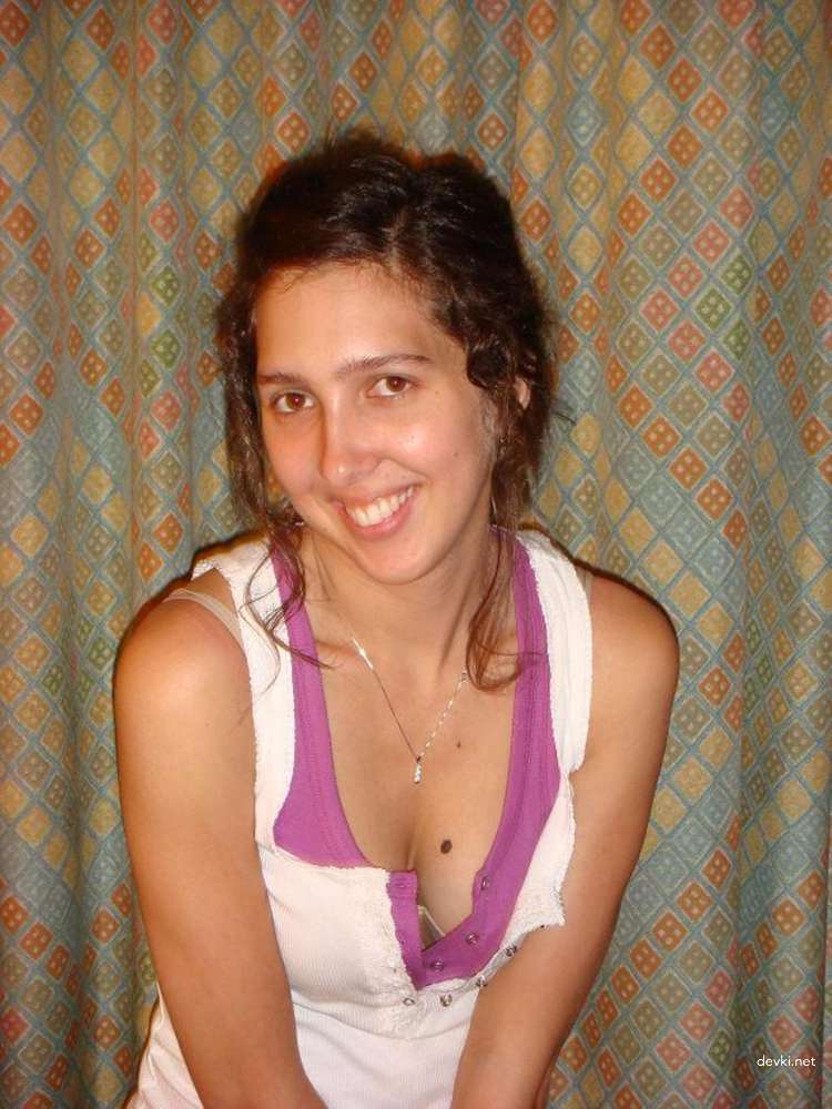 Amateur Girl Nude Posing and Blowjob in Private Porn Photos