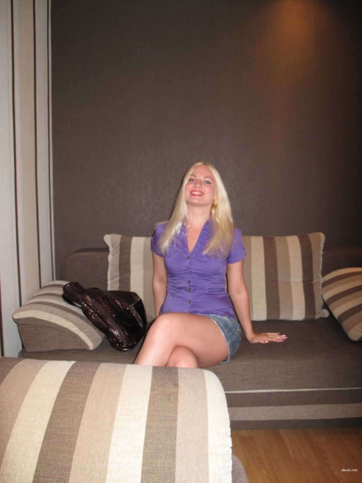 Young Blonde Amateur Porn Photo: Explicit Teen Sex Scene