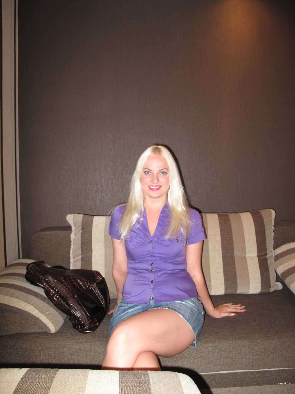 Young Blonde Amateur Porn Photo: Explicit Teen Sex Scene