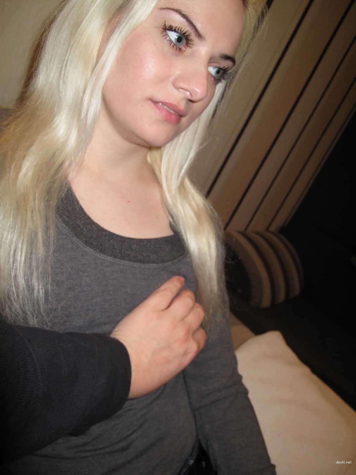 Young Blonde Amateur Porn Photo: Explicit Teen Sex Scene