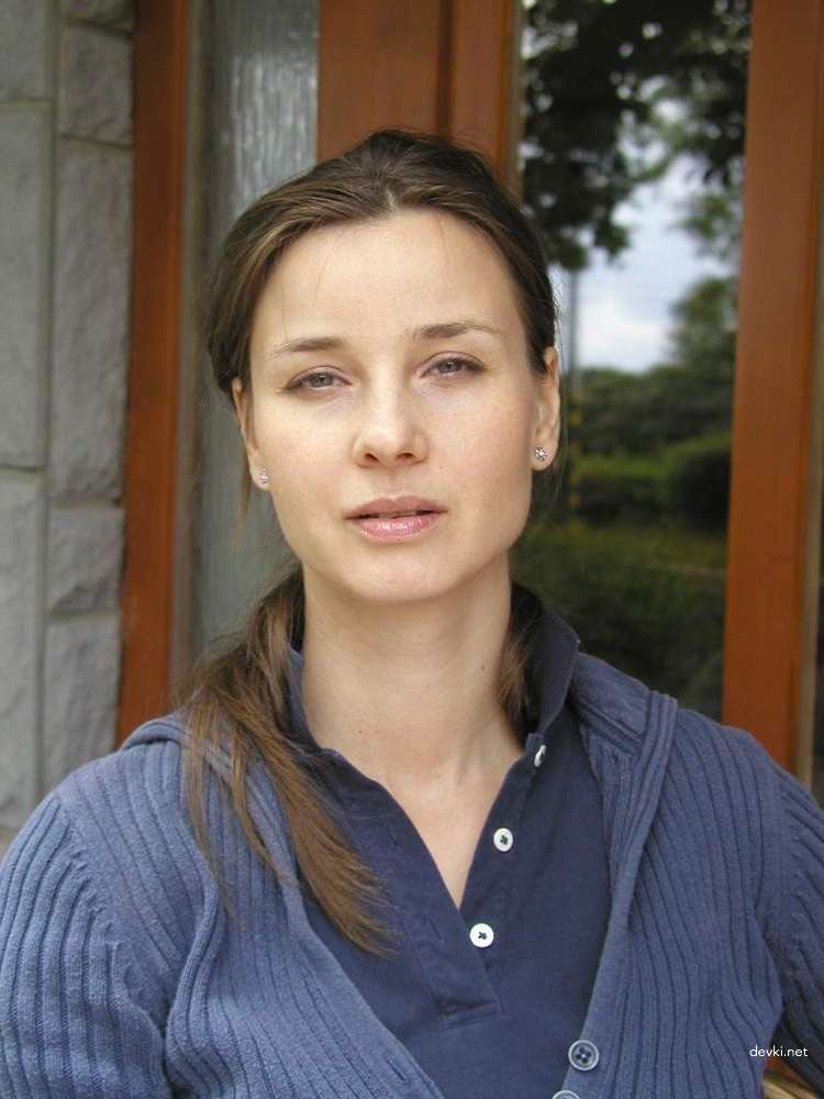 Explicit Amateur Porn: Woman Naked Playing with Dog and Having Sex