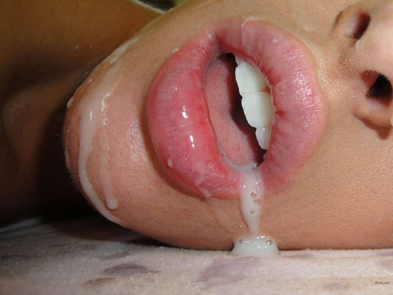 Hot Girls Take Cumshots on Their Faces: Amateur Porn Pics