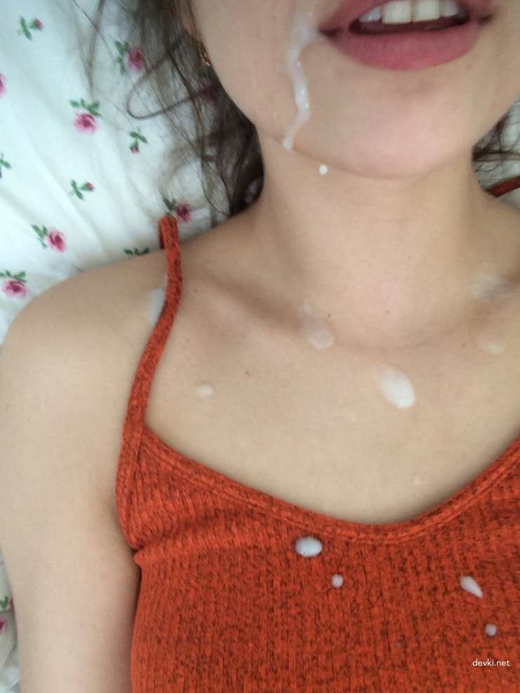 Hot Girls Take Cumshots on Their Faces: Amateur Porn Pics