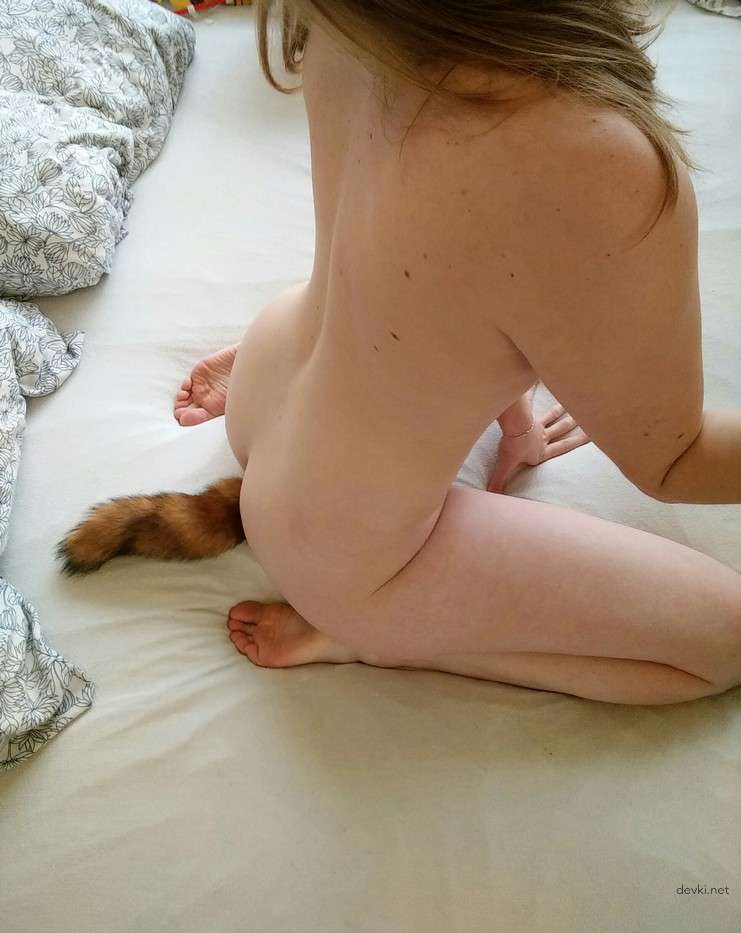 Young Blonde Amateur Poses Nude - Explicit Porn Photos