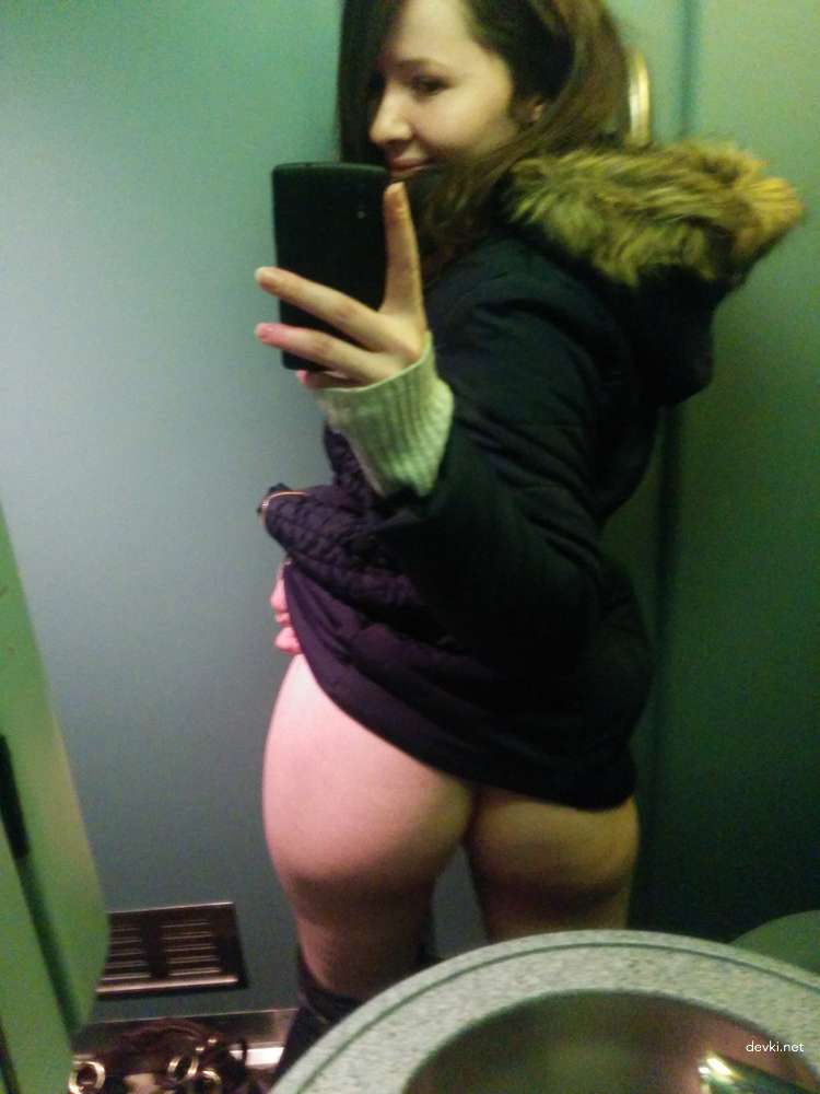 Private Amateur Porn: Hot Chick with Killer Body Explicit Photos.