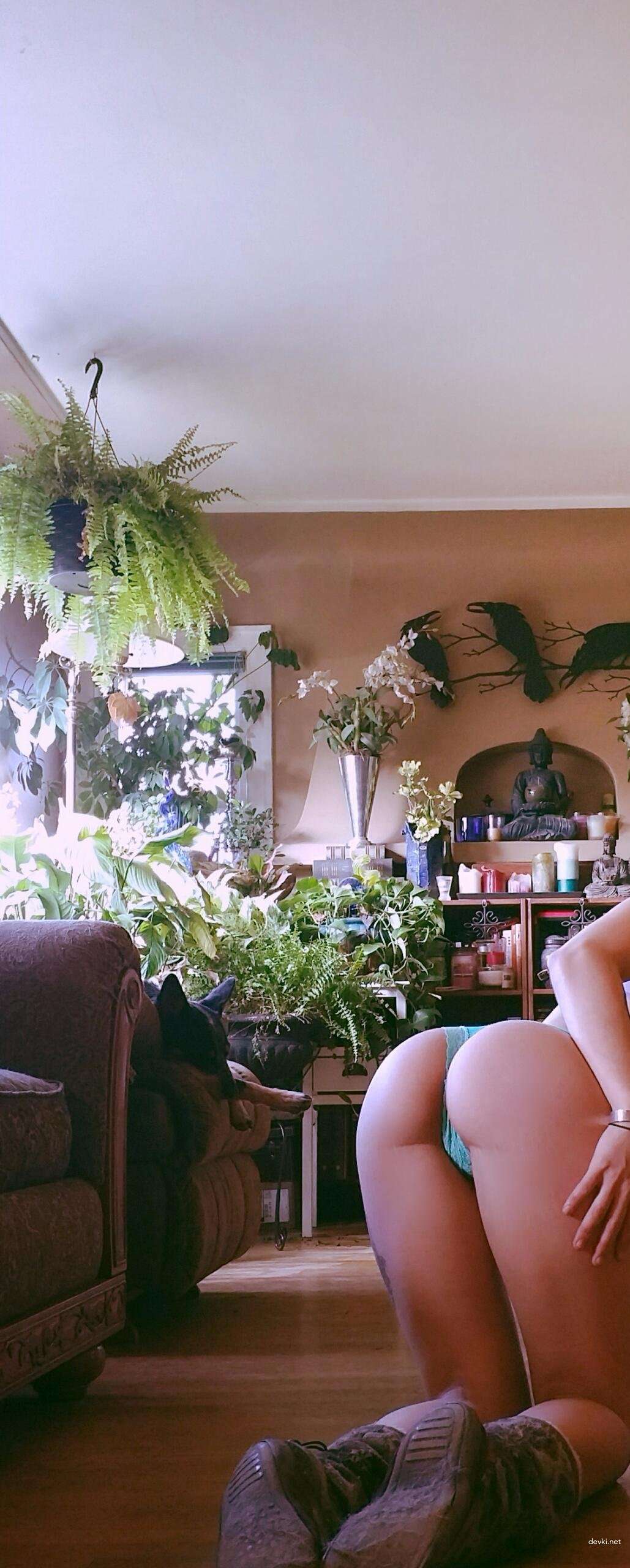 Hot Athletic Chick's Intimate Amateur Porn Pics