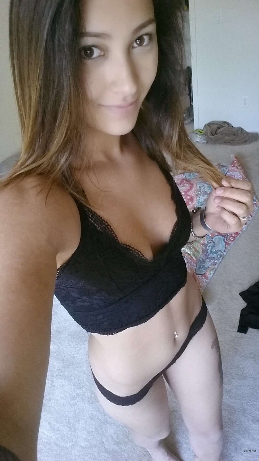 Hot Athletic Chick's Intimate Amateur Porn Pics