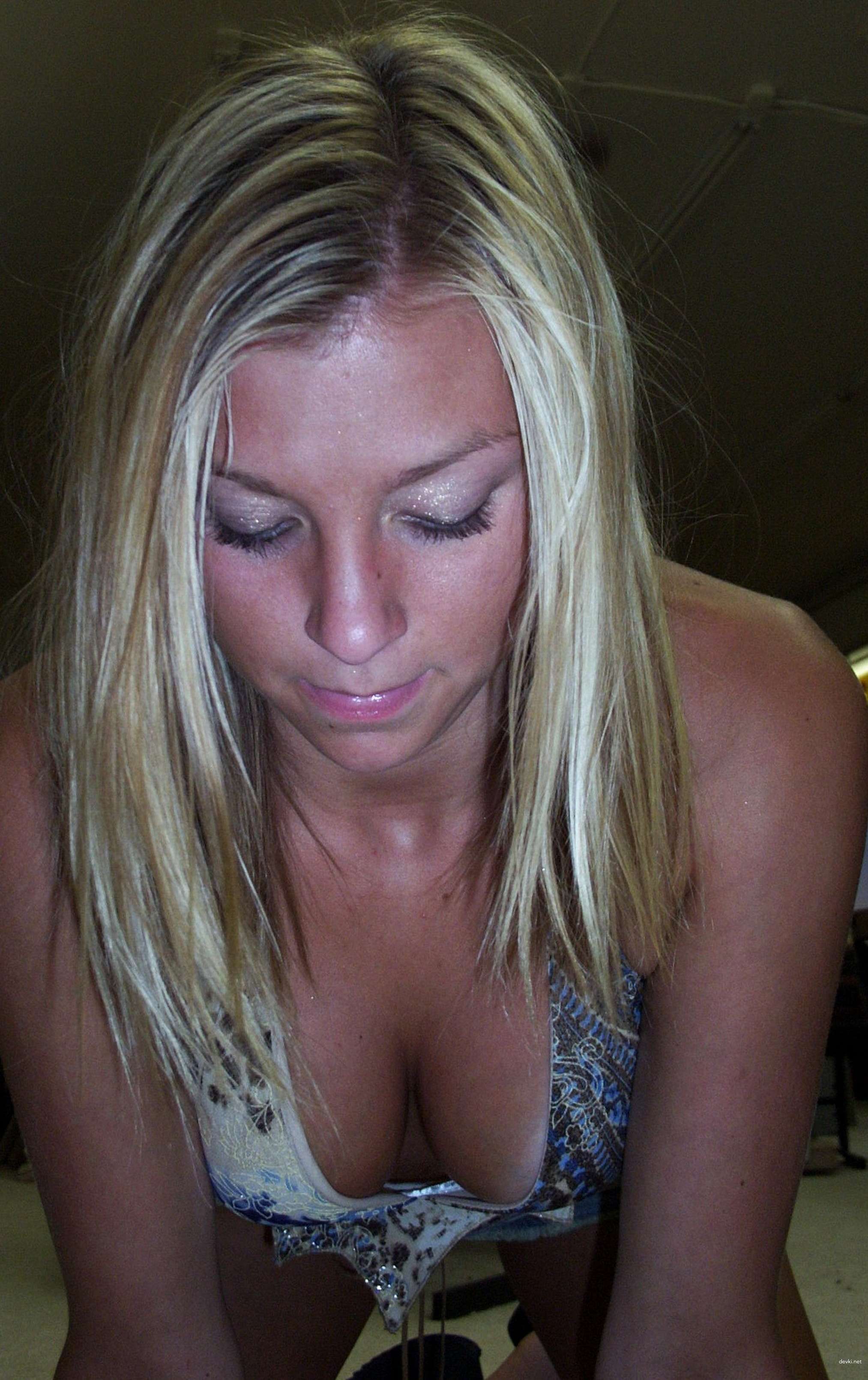 Private Blowjob: Hot Chick Sucking Dick Amateur Porn Photo