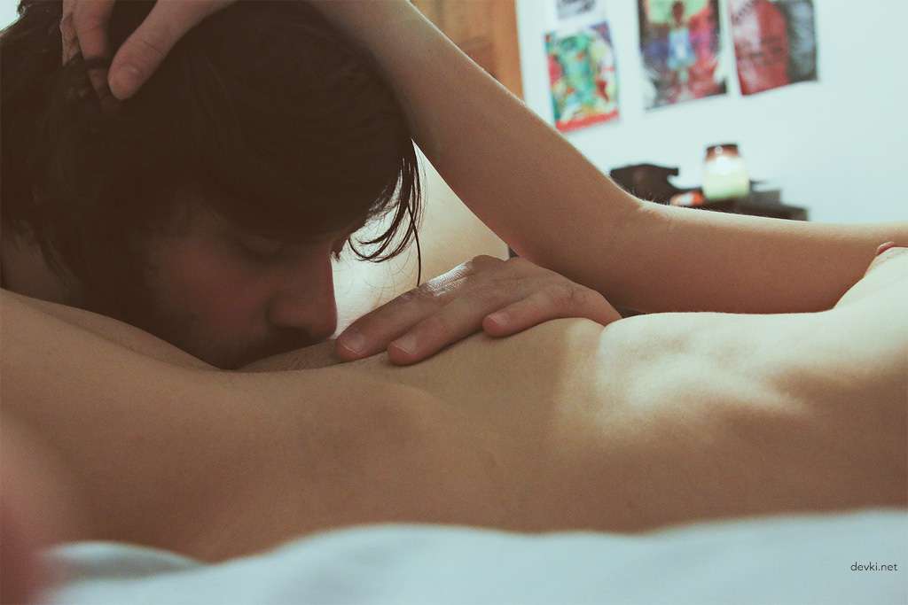 Girl enjoys pussy licking in amateur porn photo