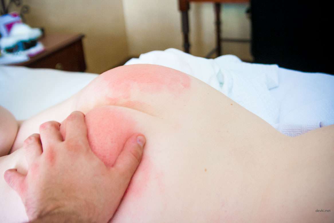 Girl enjoys pussy licking in amateur porn photo