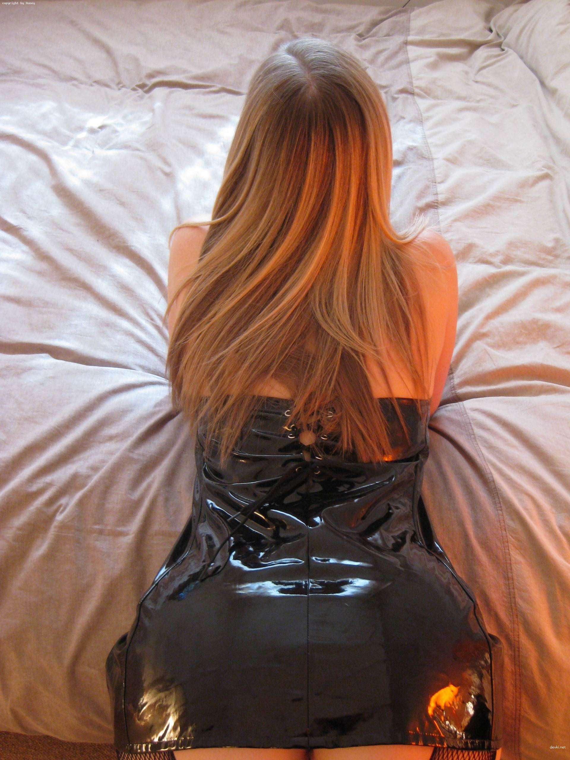 Hot Woman's Ass Amateur Porn Pic: Explicit Booty Close-Up