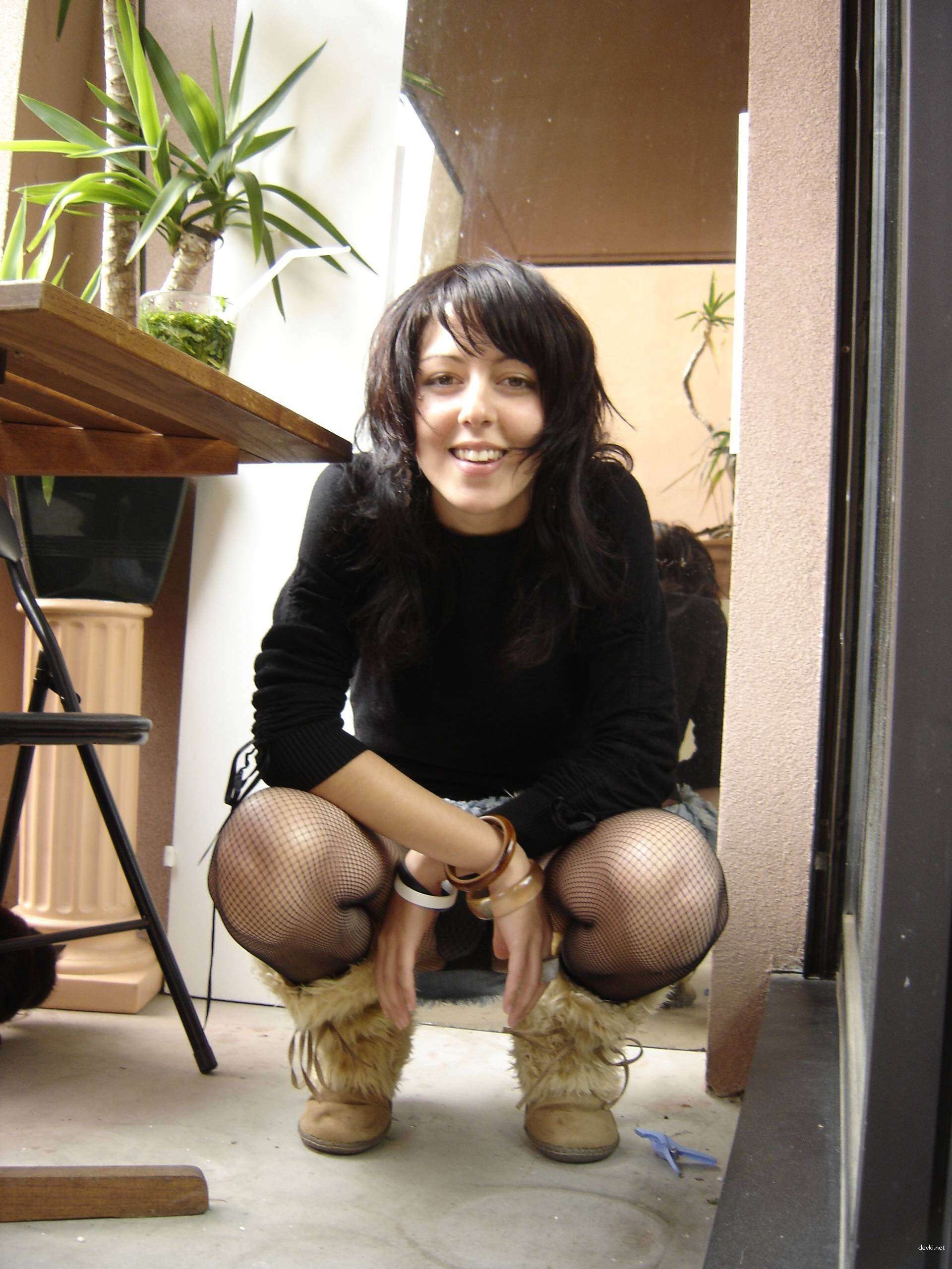 Hot Girl Deepthroats Big Cock in Amateur Porn Photo