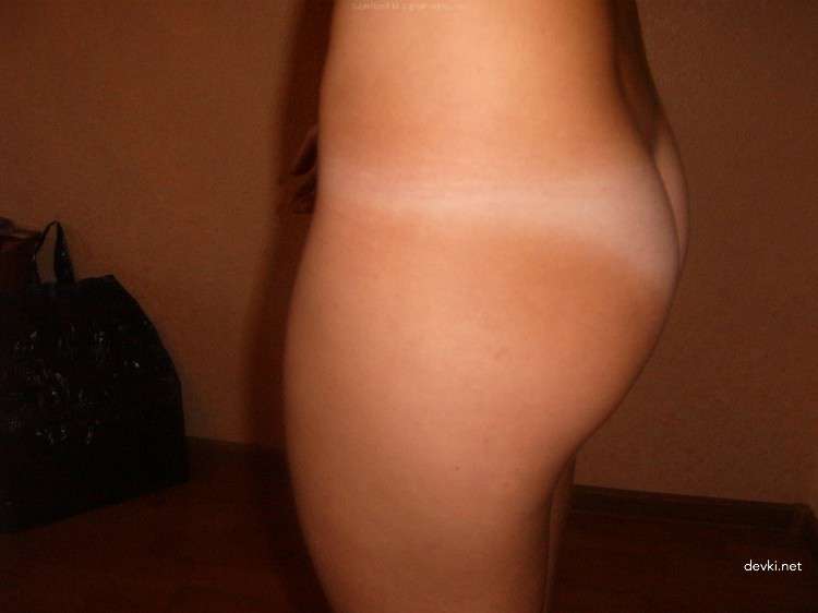 Beautiful Naked Amateur Babe Exposed in Explicit Porn Photo