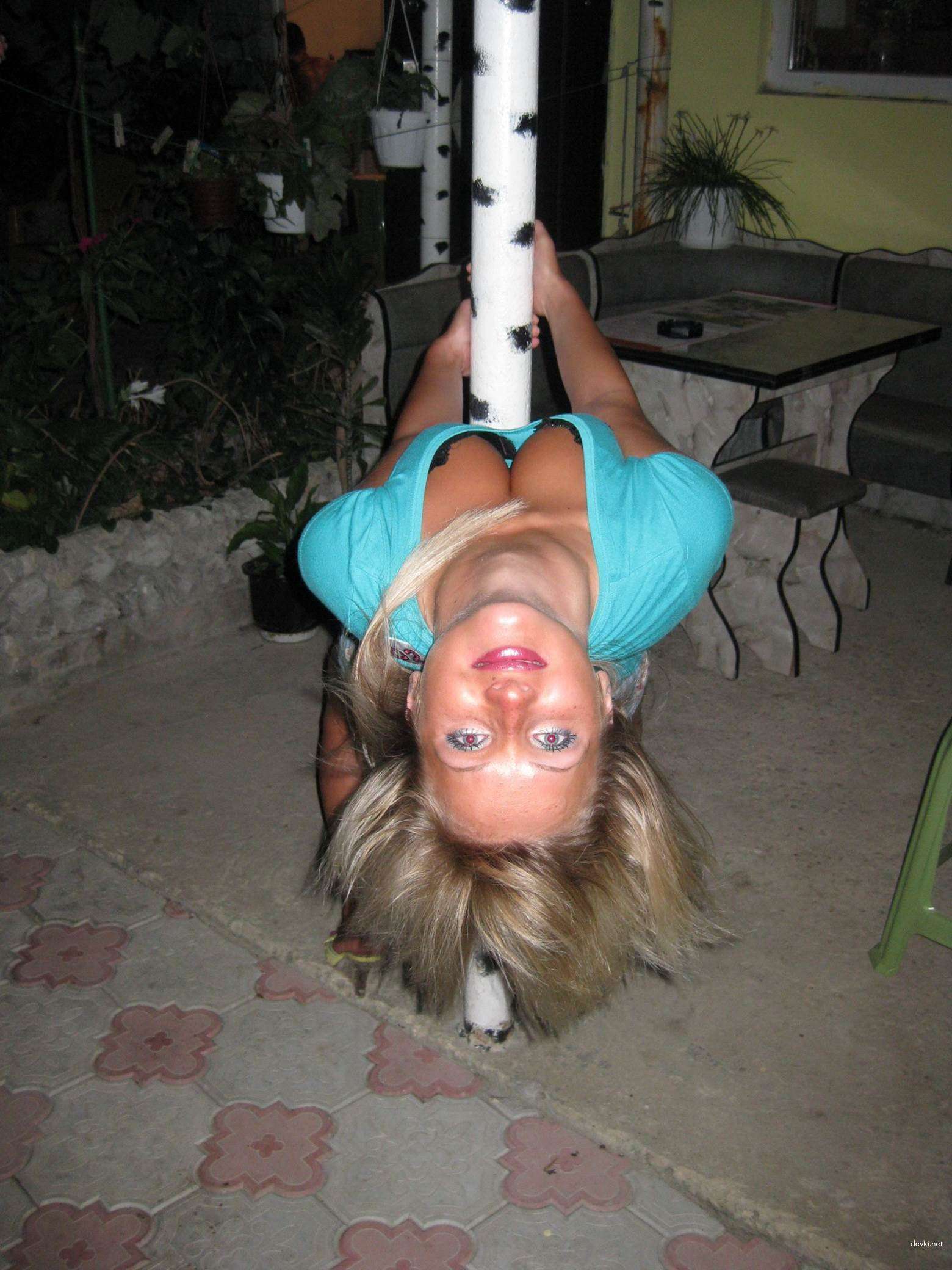 Hot tanned girl posing naked: Explicit amateur photo shoot