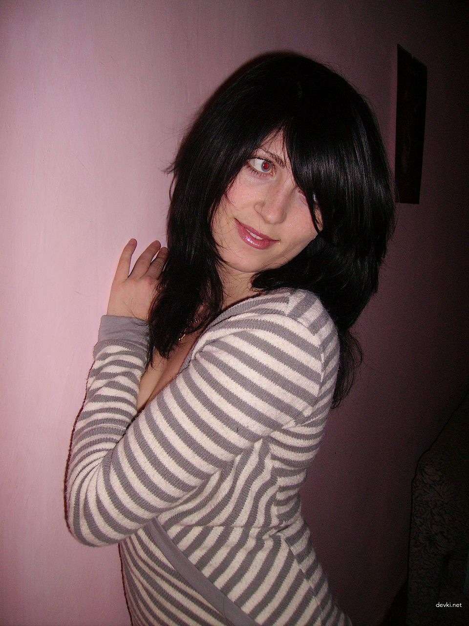 Hot Brunette's Homemade Porn - Explicit Amateur Sex Pics