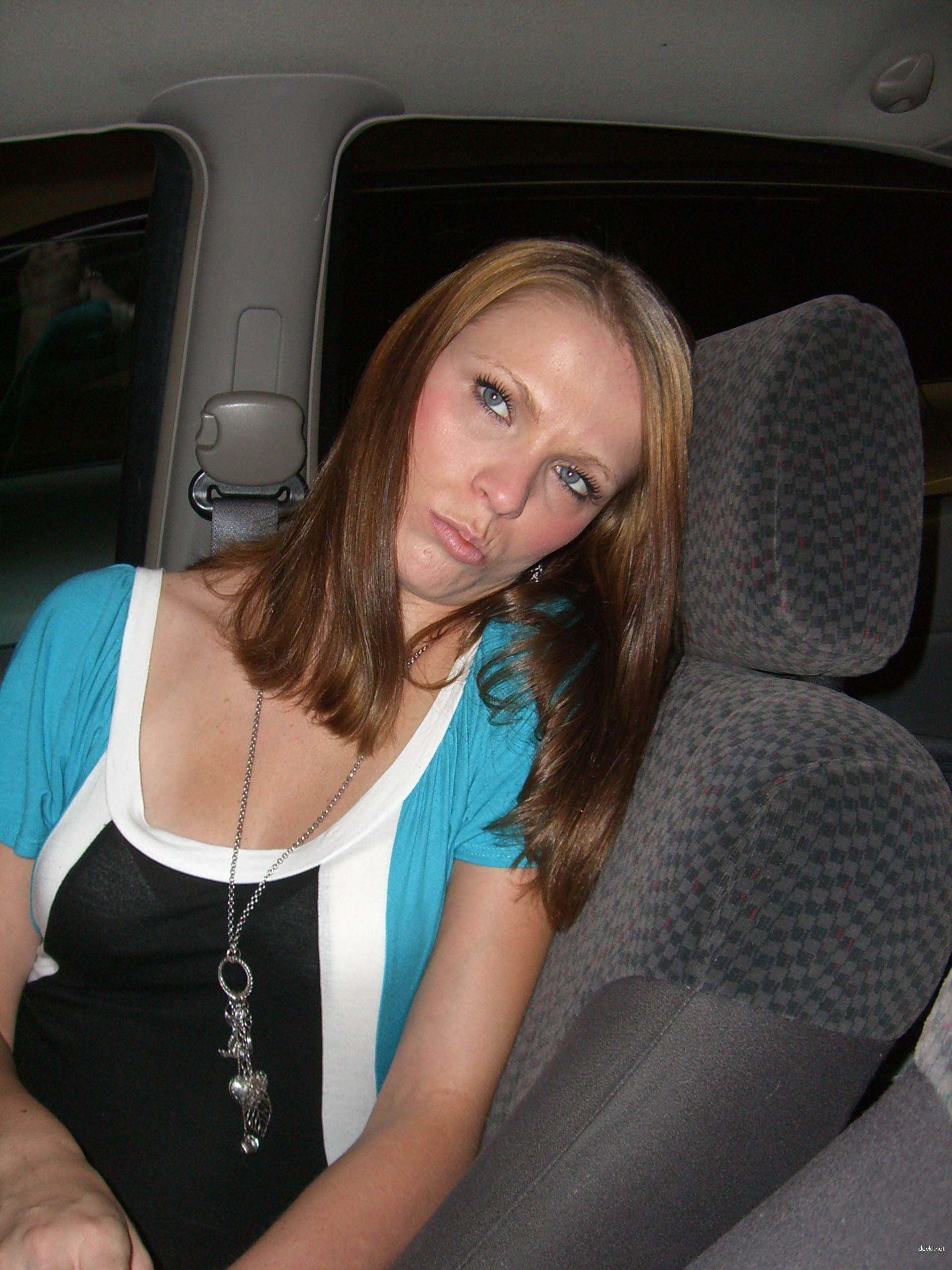 Hot Wife Poses in Amateur Porn Photos - Explicit XXX Content