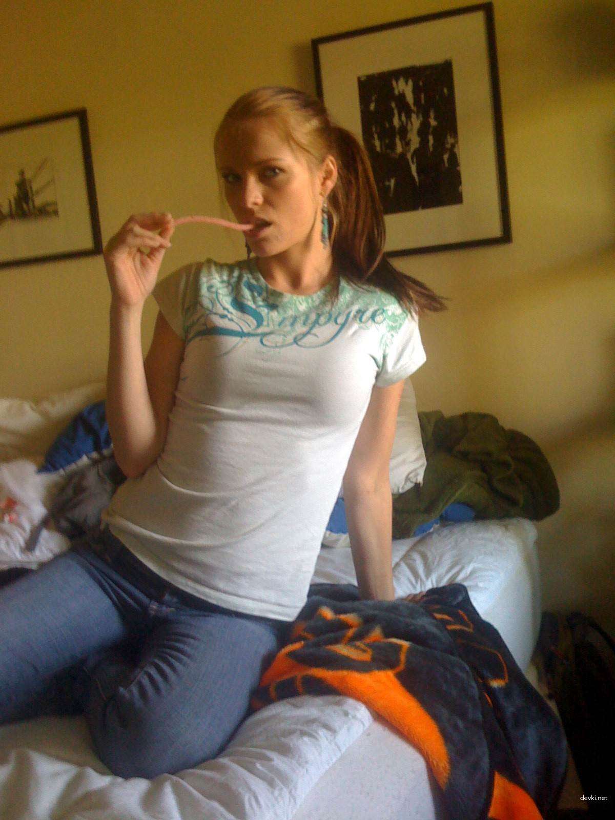 Hot Wife Poses in Amateur Porn Photos - Explicit XXX Content