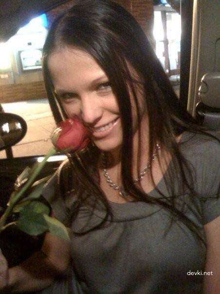 Hot Wife Poses in Amateur Porn Photos - Explicit XXX Content