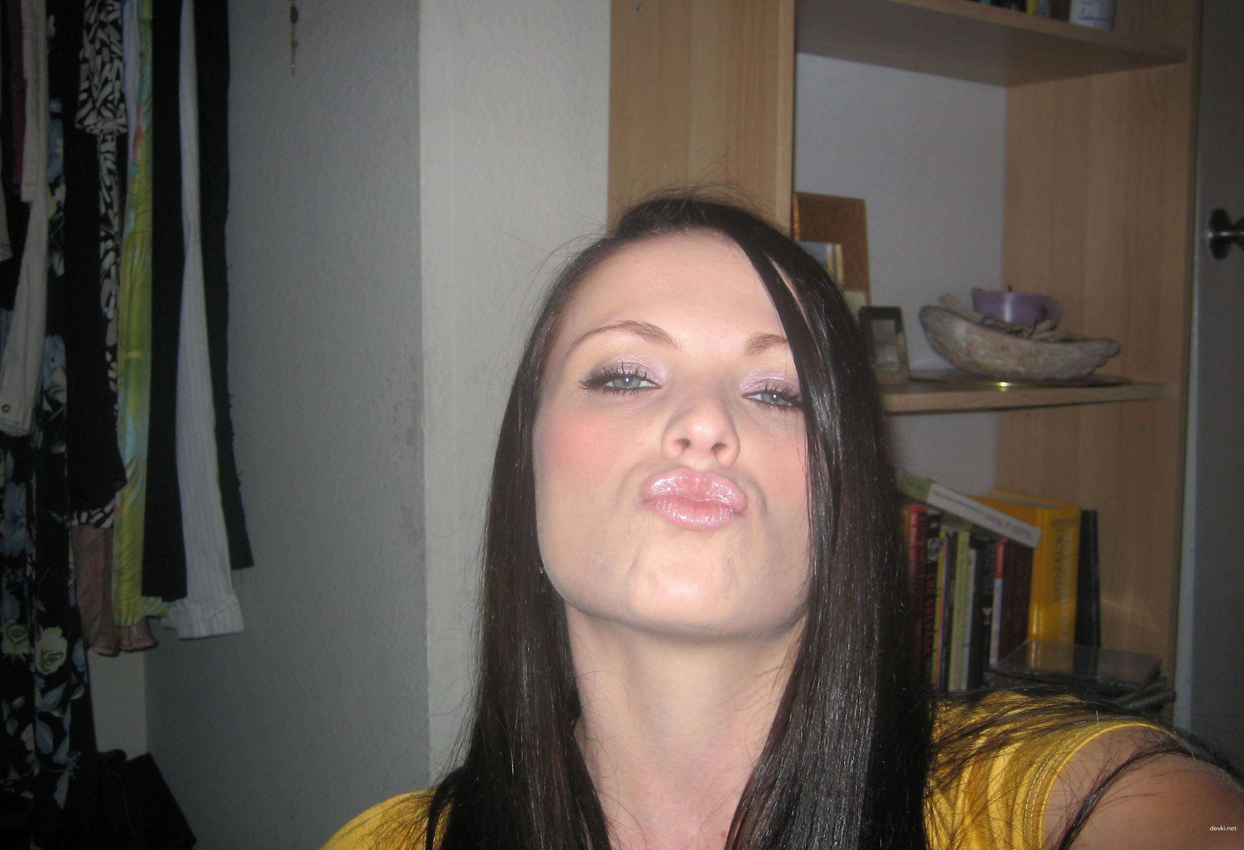 Hot Wife Poses in Amateur Porn Photos - Explicit XXX Content